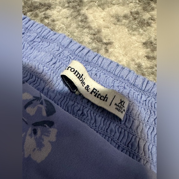 Abercrombie and Fitch size XL. - Picture 2 of 5